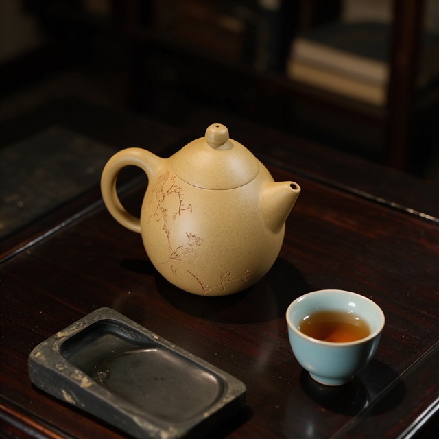 龍旦壺